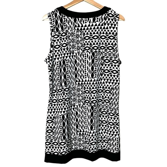 WHITE HOUSE BLACK MARKET Easy Care Sleeveless Black White Geometric Print Top XL - Picture 3 of 7